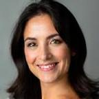 Portrait professionnel d’Élise Martin, directrice souriante